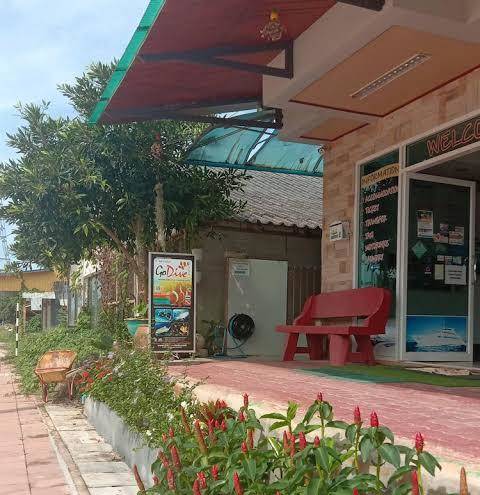 Lanta Just Come Hotel Image