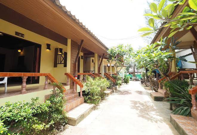Paragon bungalows and lucky bar
