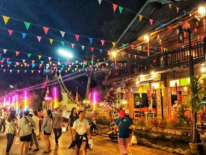 Huen khum hug na chiang khan