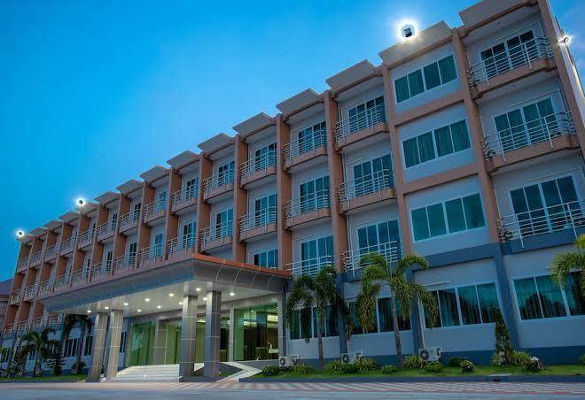 O2 hotel lopburi