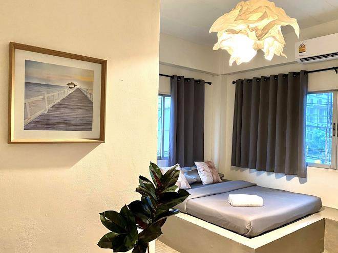 24 poshtel salaya