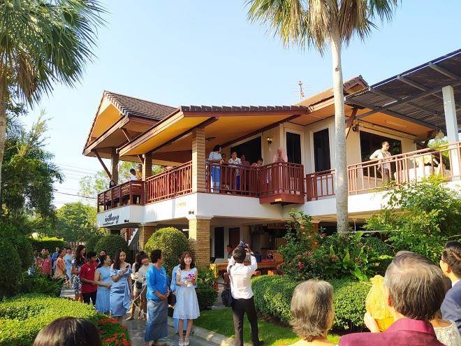 Pinthong riverside resort
