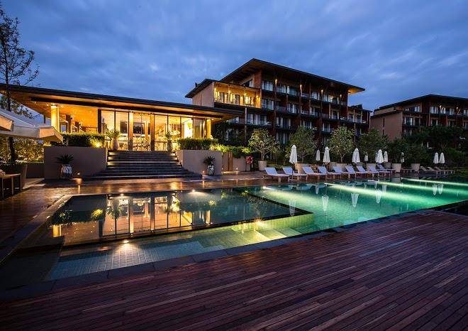 Atta lakeside resort suite