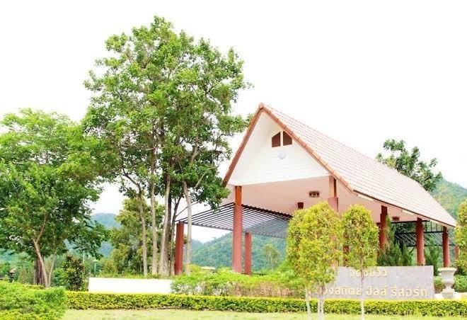 Thongsathit hill resort khao yai