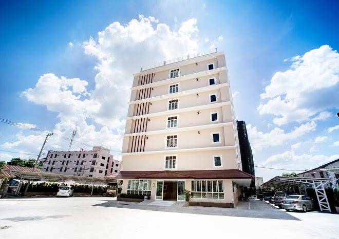 P a thani hotel