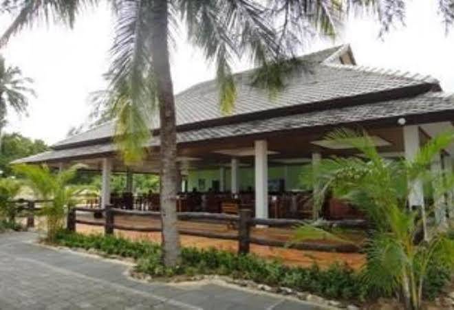 Khanom sunrise beach resort