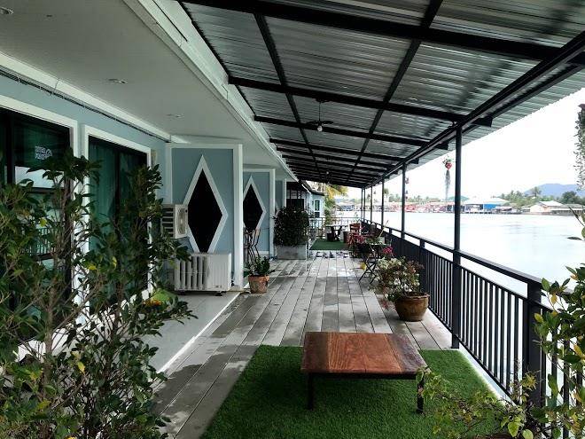 Chaiyai river front hotel