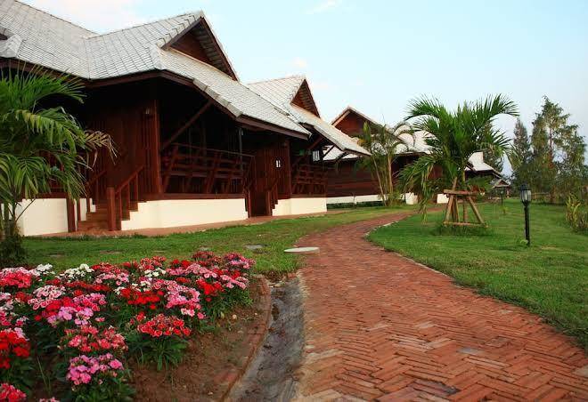 Apirata resort