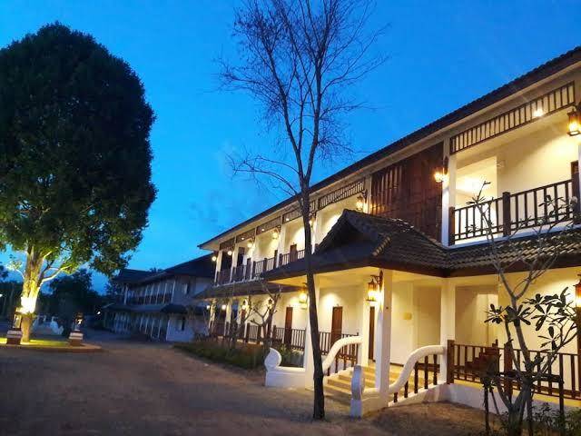 Nan Green Lake View Resort Image