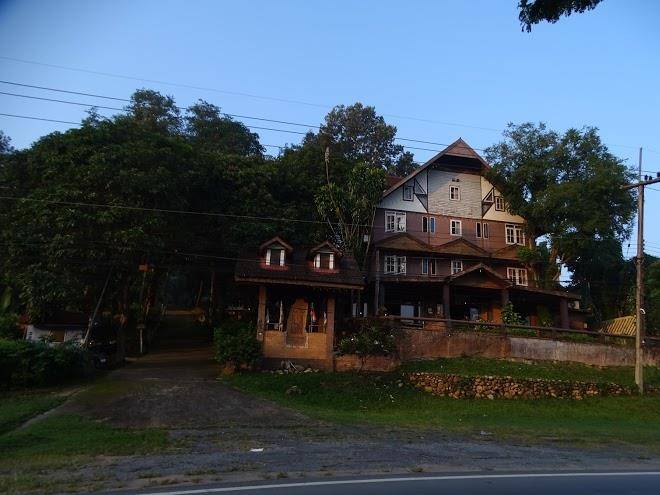 Pa pua phukha hotel