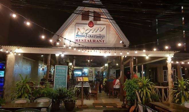 Nom's family restaurant & bungalows