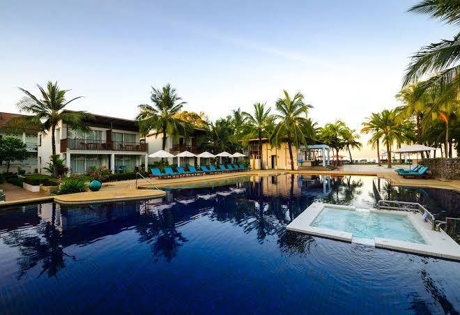 The briza beach resort khaolak