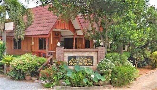 Baan lan bua resort