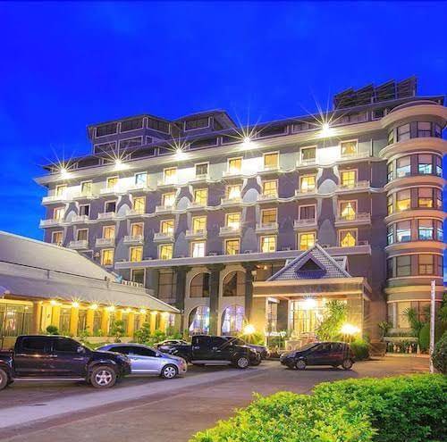 Lom sak nattirat grand hotel