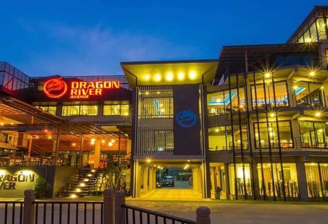 Dragon River Avenue Image