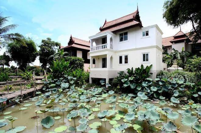 Ayutthaya garden river home