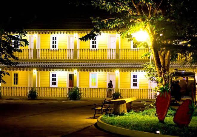 Raiwin buri resort