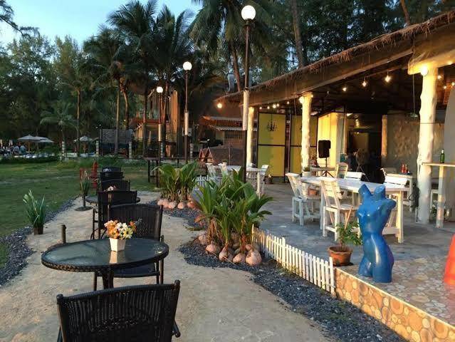 Micky Monkey Beach Hotel Image