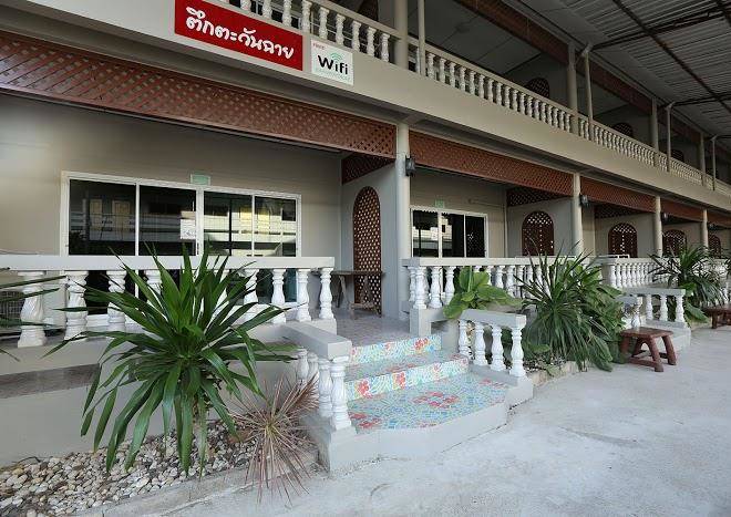 Baan rak talay