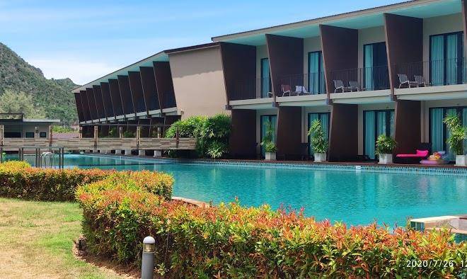 La isla pranburi beach resort