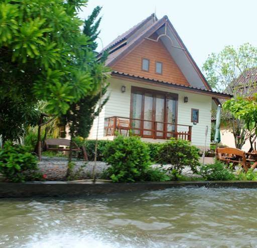 Baan thai damnoen