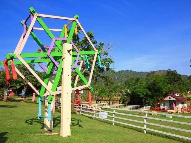 The banyan leaf resort