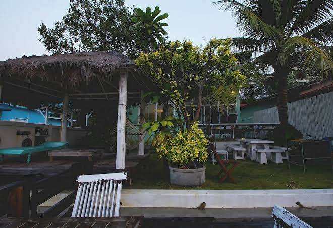 Sight seaing phala beach