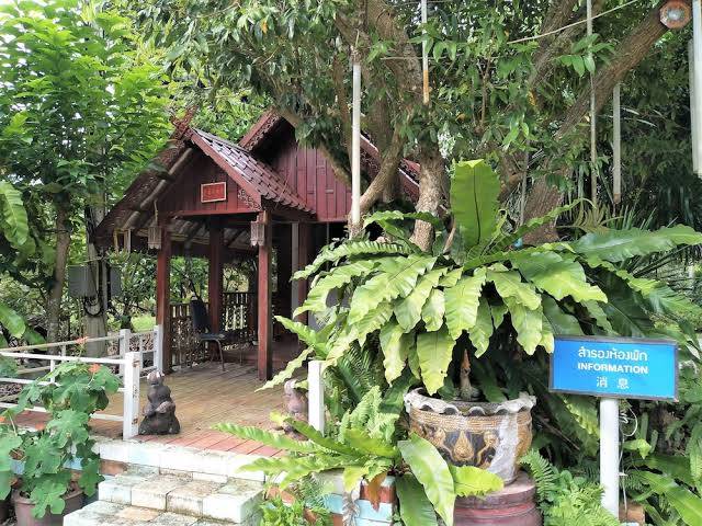 Phetsangsom resort