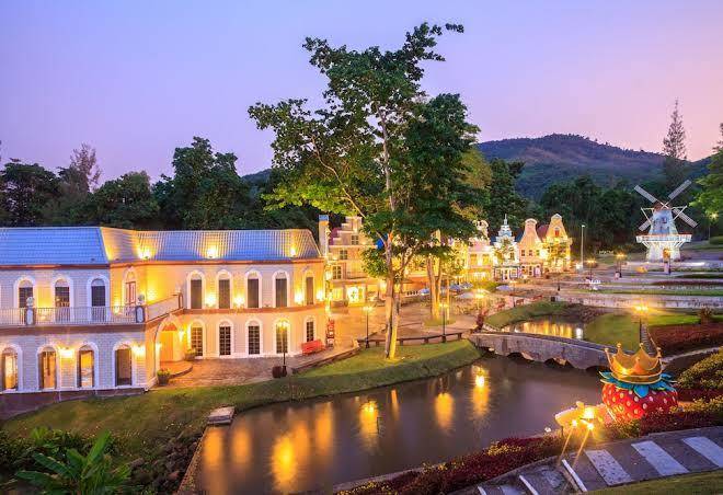 Brookside valley resort & strawberry town