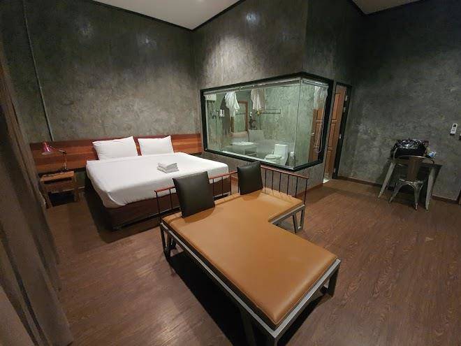 One four seven hotel & snooker bar