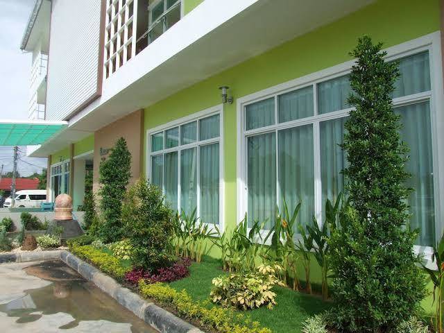 Ruean rim nam hotel