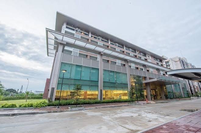 Srivaree Pavilion Hotel And Training Center Image