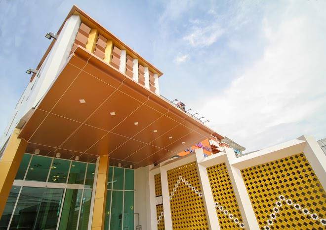 Convenient grand hotel