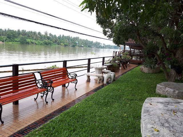 Amporn riverside resort