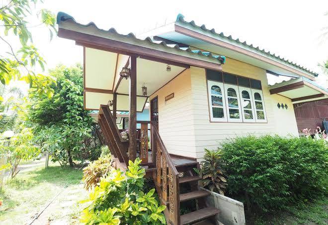 Baan suanjarean resort