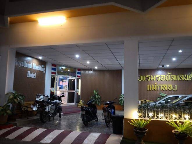 Royal land mae klong hotel