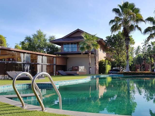 The grace amphawa resort