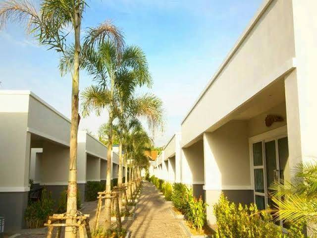 Dee dee resort
