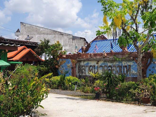 Talad nam klong hae resort