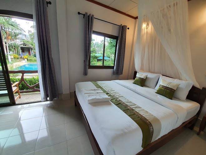 Khao sok river huts