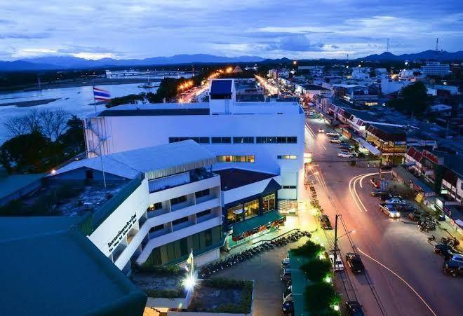 Viang tak riverside hotel