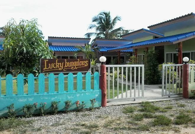 Lucky bungalow kohmook