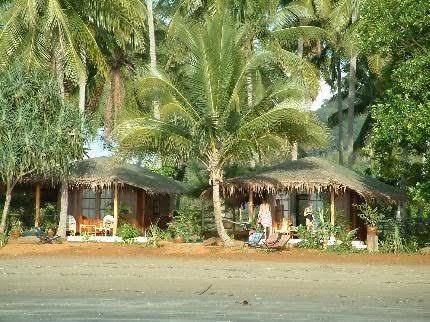Sukorn beach bungalows
