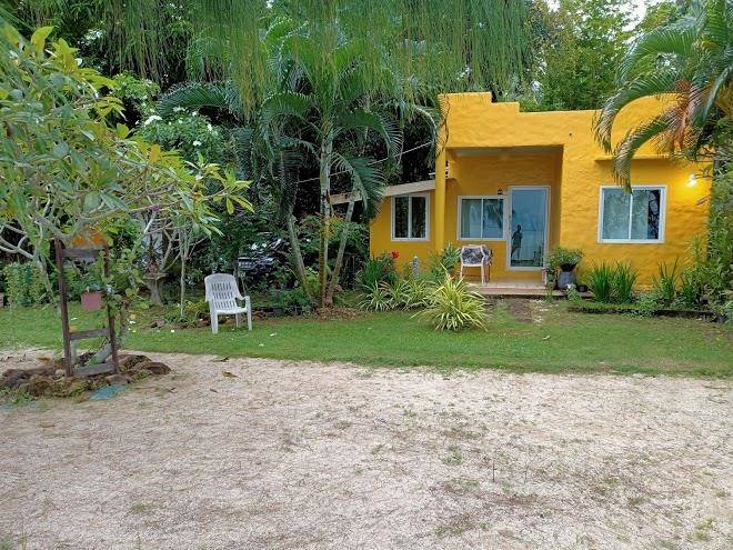 Baan chidtalay dan mai koh chang