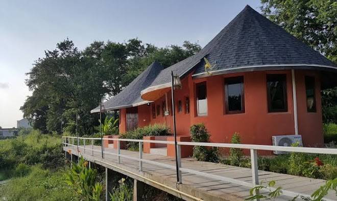 Khemmarat baandin resort