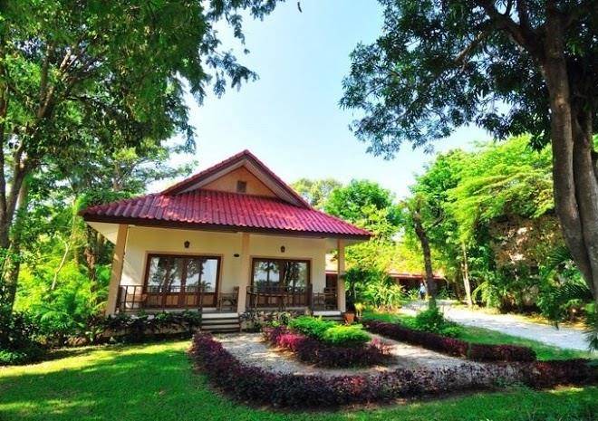 Uthai river lake resort