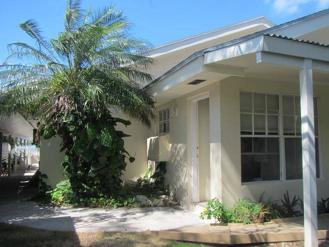 Island Breezes Hotel Image