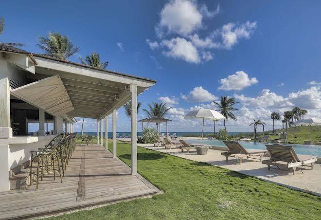 La Bougainvillea Image