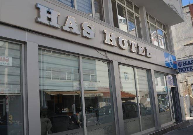 Has hotel
