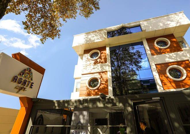 Agate hotel